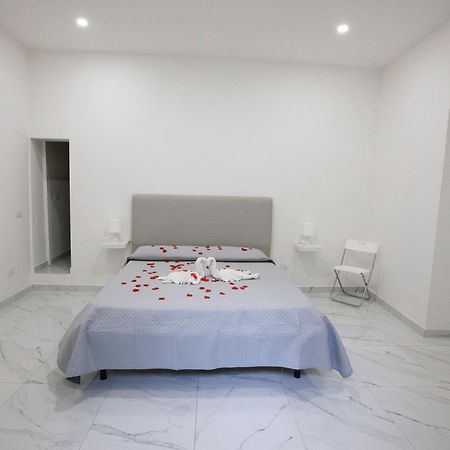 Metro Stazione-Duomo 500M -Appartamento Centrale Ed Elegante Неаполь Экстерьер фото