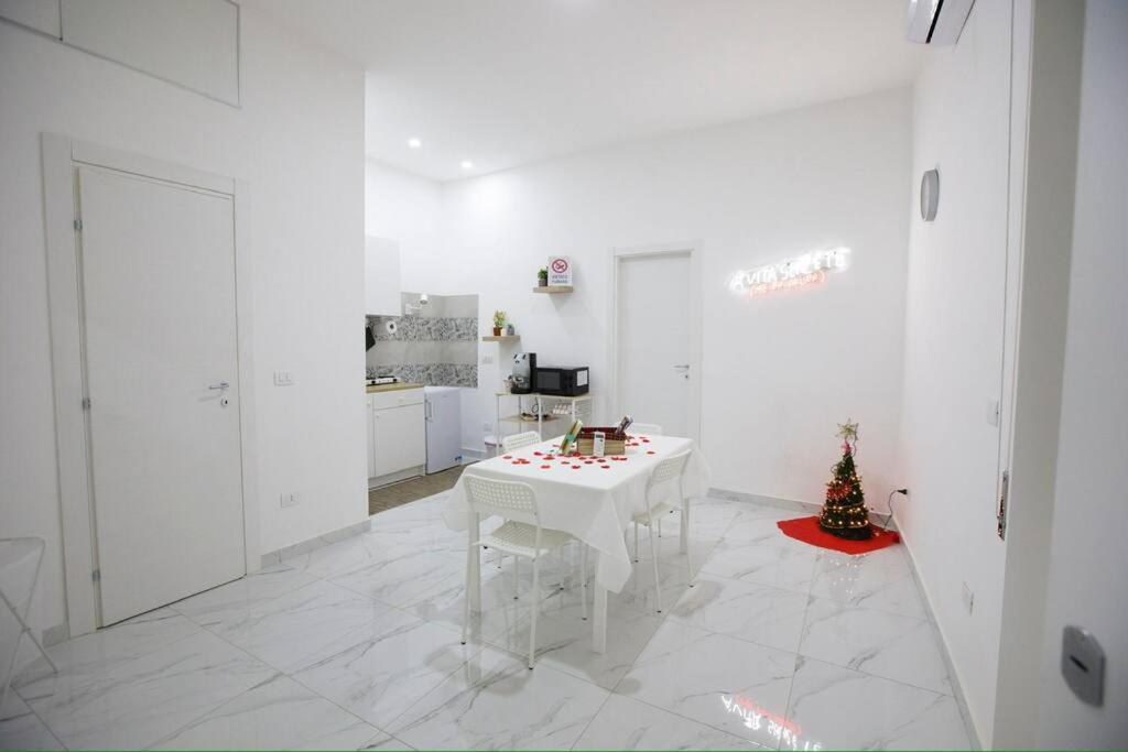 Metro Stazione-Duomo 500M -Appartamento Centrale Ed Elegante Неаполь Экстерьер фото